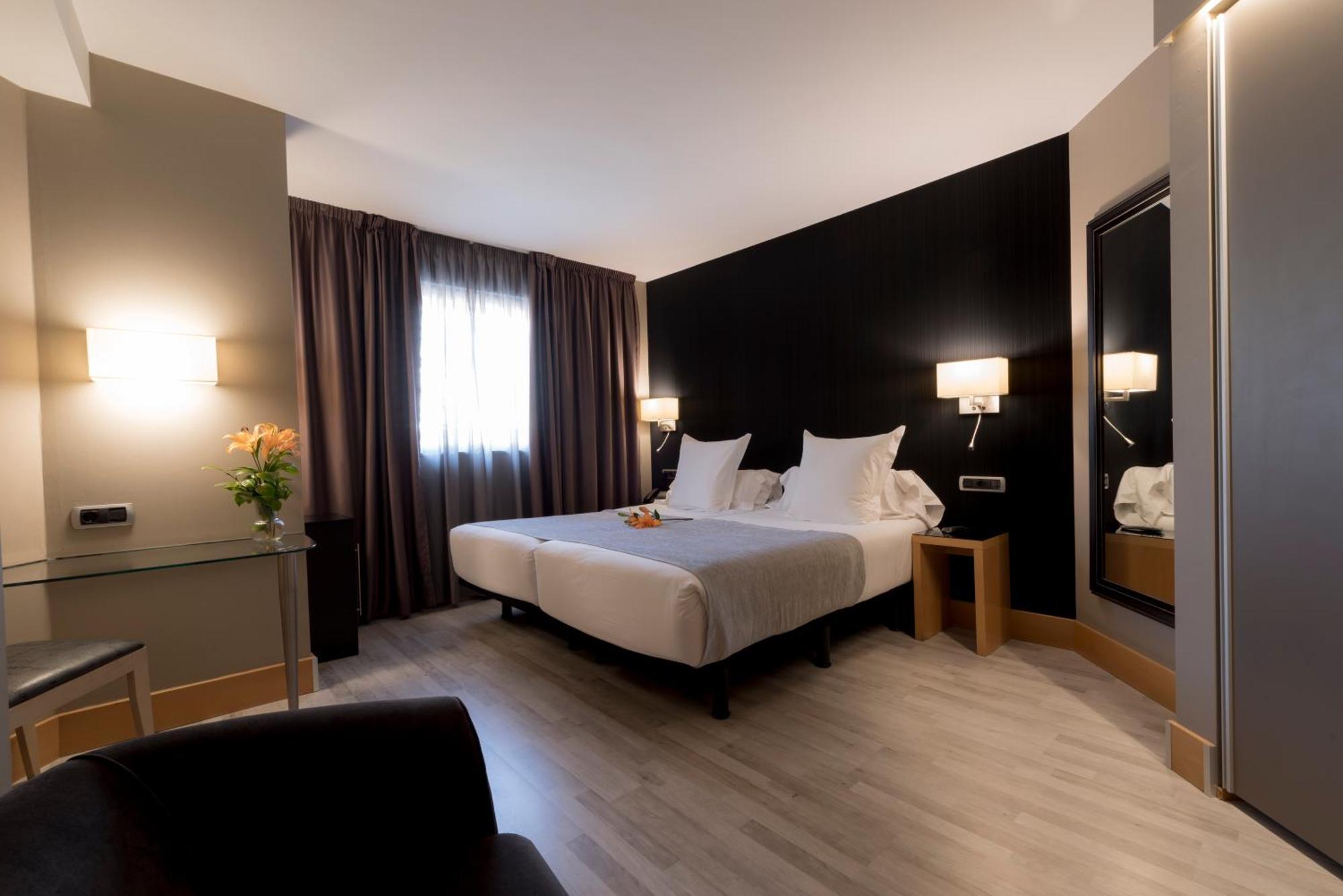 Hotel Plaza A Coruna Exterior photo